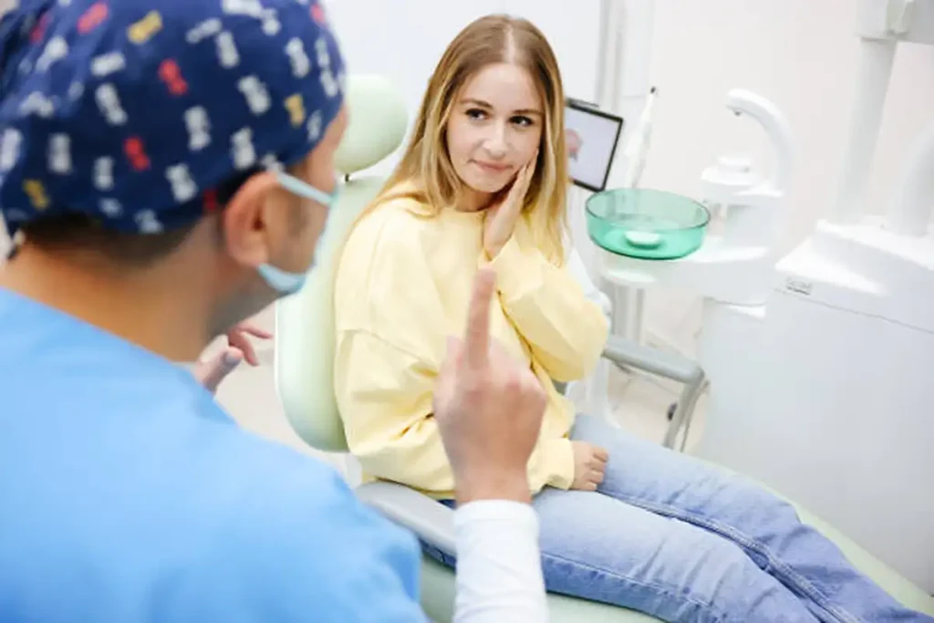 girl with toothache visit emergency dentist