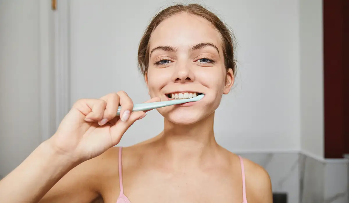 Composite Bonding Whitening with Toothpaste at home